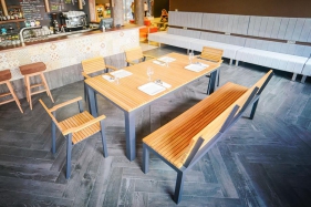 Kolekcje mebli do jadalni komplet stół, krzesła w wykonaniu aluminium i drewna robinii Wigo Ripper